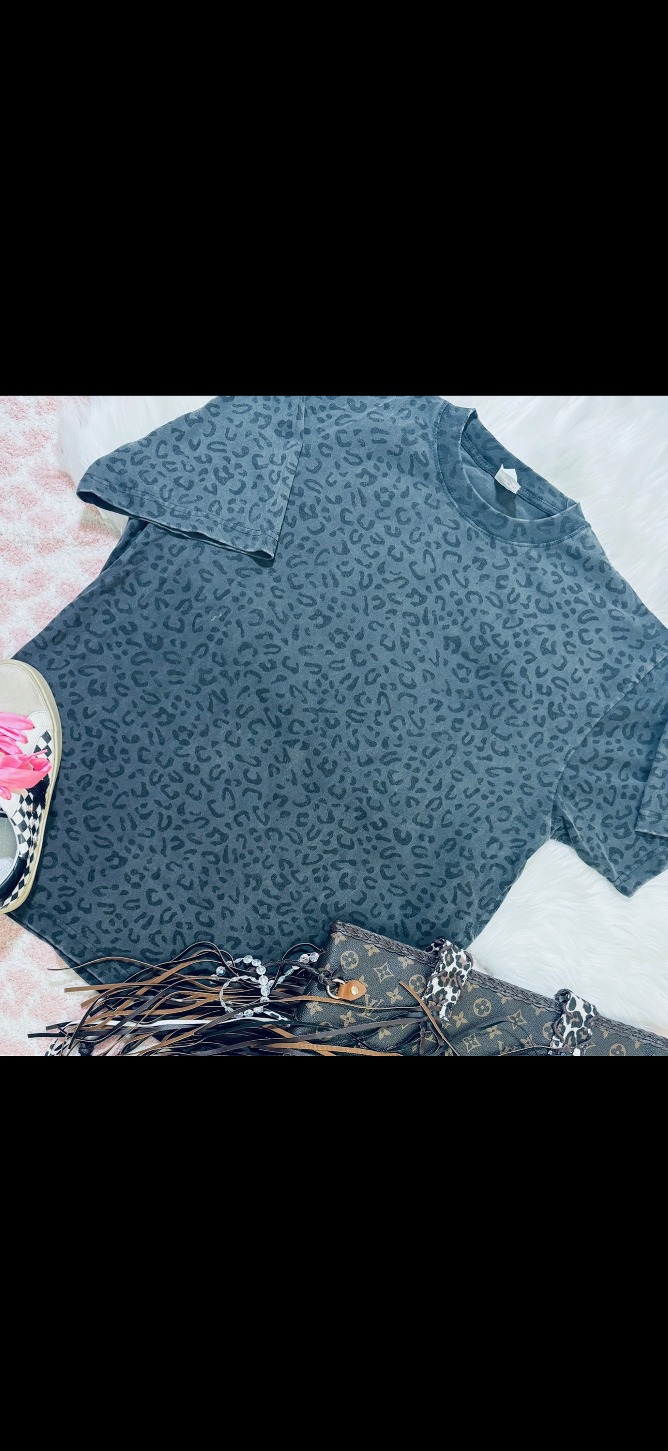 Black oversized  leopard tee 🤎